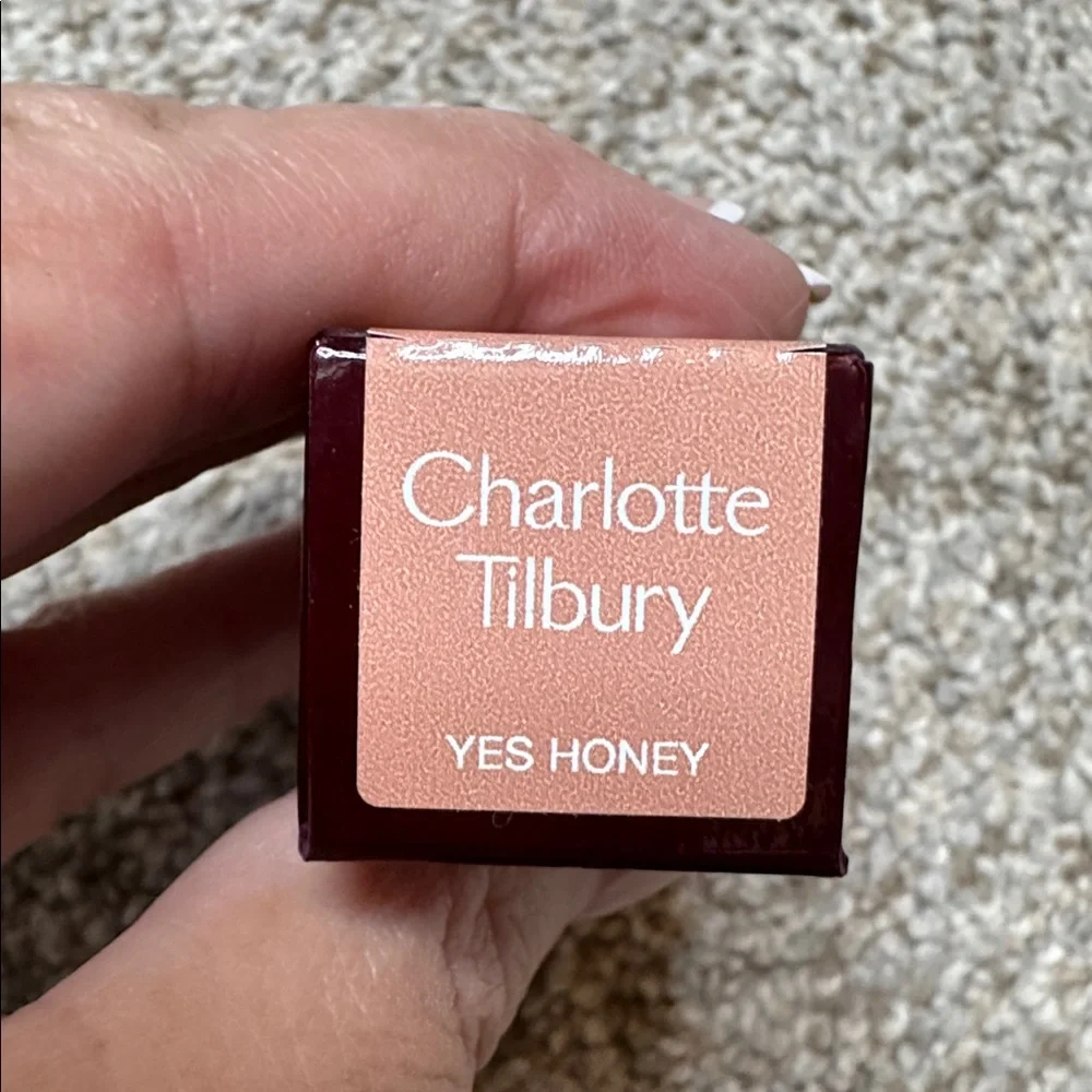 Charlotte Tilbury K.I.S.S.I.N.G Lipstick Yes Honey Nude Beige NWT